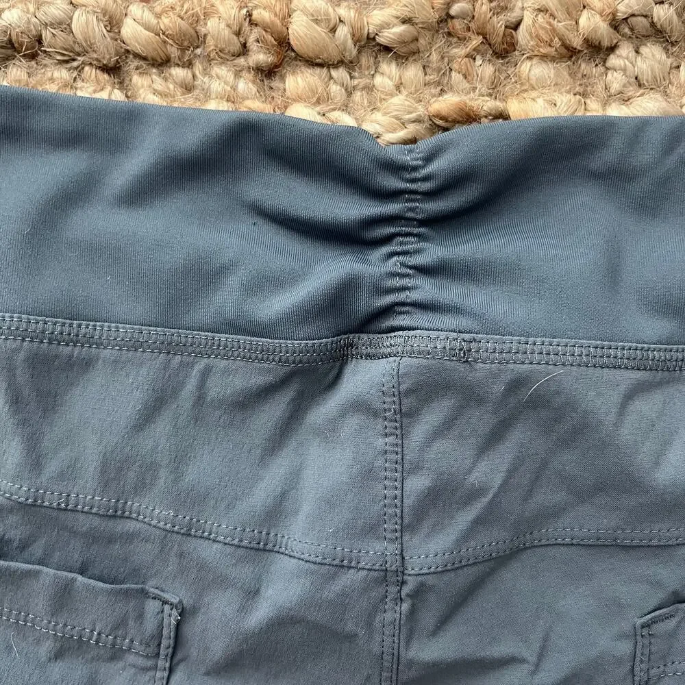 Mountain Hardwear Dynama Shorts Womens L Gray Hiking Trail Outdoor Stretch EUC
